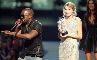 Illustration for article titled MTV VMAs: Top 10 Moments